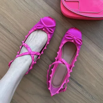 Осень 2023 г., Новый бренд, Розово-красная женская обувь на плоской подошве, модные балетки с заклепками и круглым носком, мягкие балетки на плоской подошве