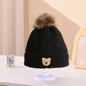 Детская зимняя шапка с плюшевой подкладкой, уютная милая детская зимняя шапка с вязаным плюшевым шариком, эластичной мягкостью, украшенная мультяшным мишкой