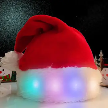 Шапка Санта-Клауса с белой меховой отделкой Уютная шапка Санта-Клауса на зимний сезон Светодиодная шапка Санта-Клауса с плюшевым декором Праздничный зимний подарок для детей