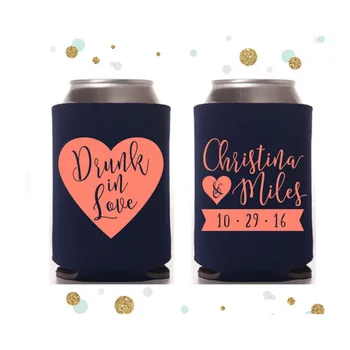 Пьяный в любви - Кулер для свадебных банок # 42R - Сувениры для новобрачных с сердечками на заказ, изоляторы для напитков, обнимашки для пива