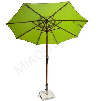 стальной каркас пляжного зонтика на открытом воздухе с подсветкой